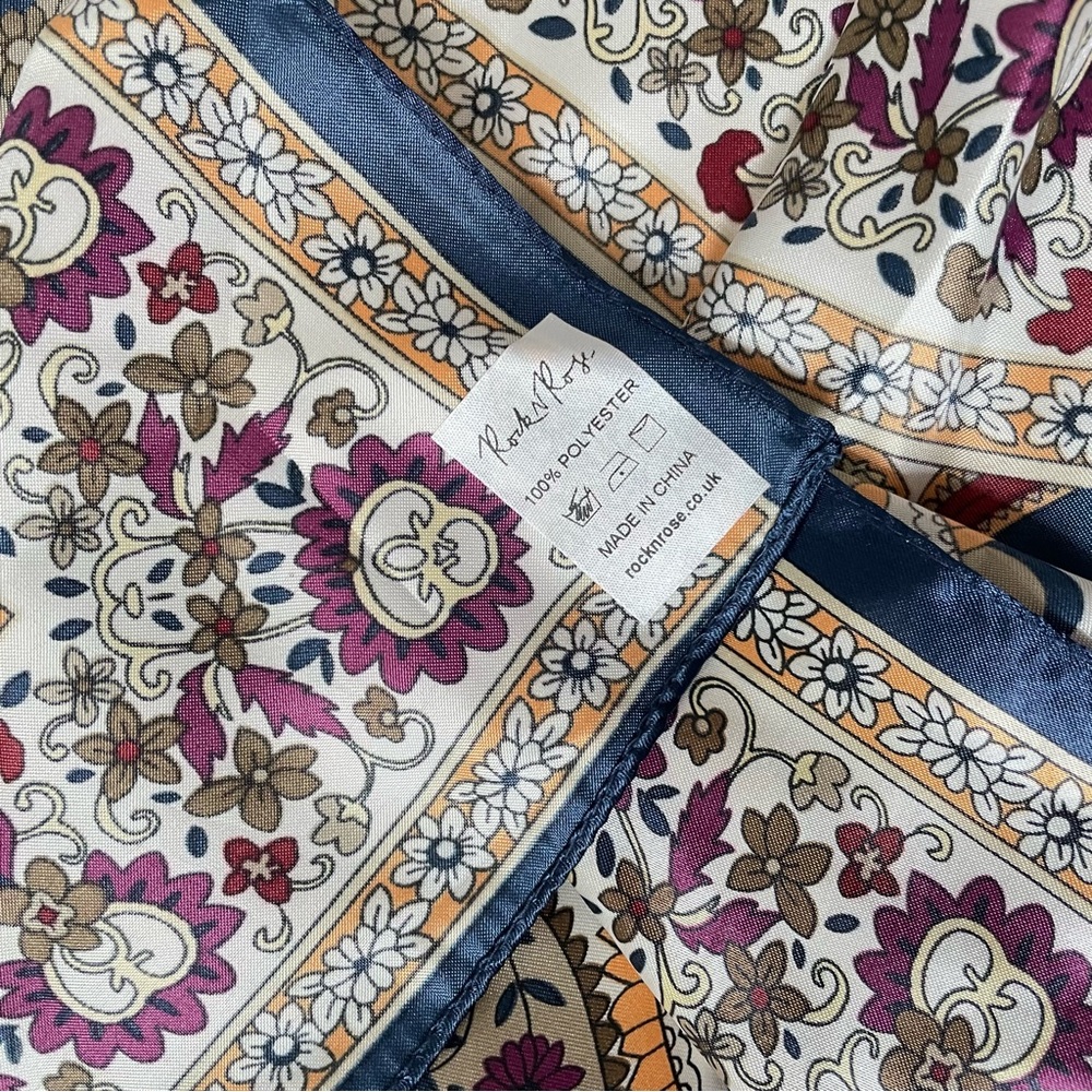 Scarf 90×90cm - Picture 2 of 4